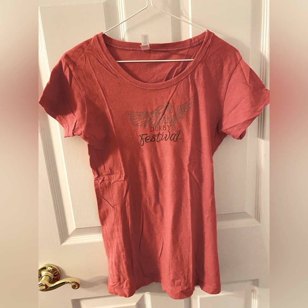 Dark pink Kentucky derby t-shirt with a slight sparkle. Size xs
